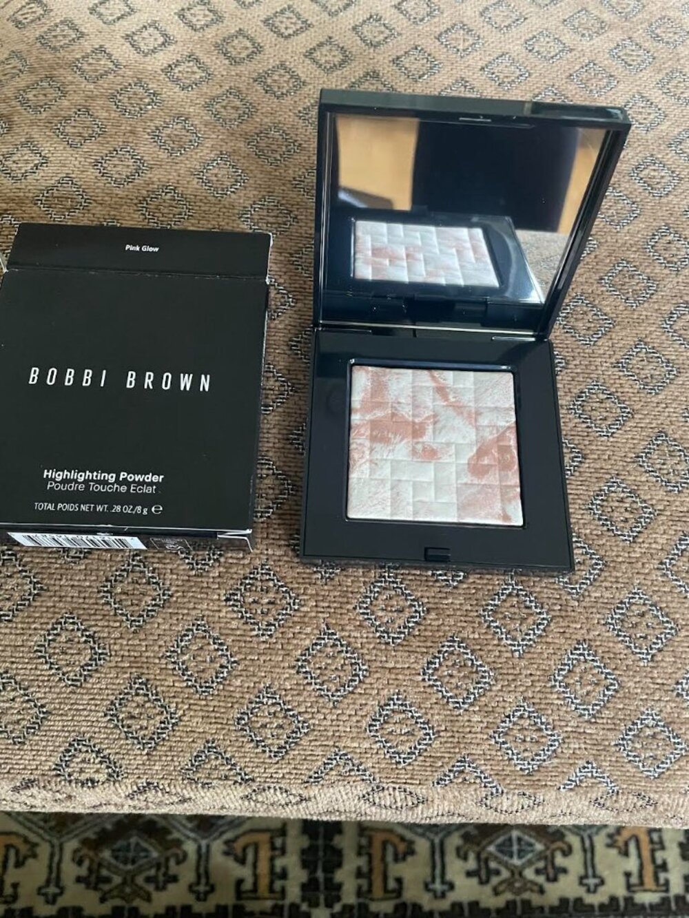 Bobbi Brown Highlighting Powder in Pink glow